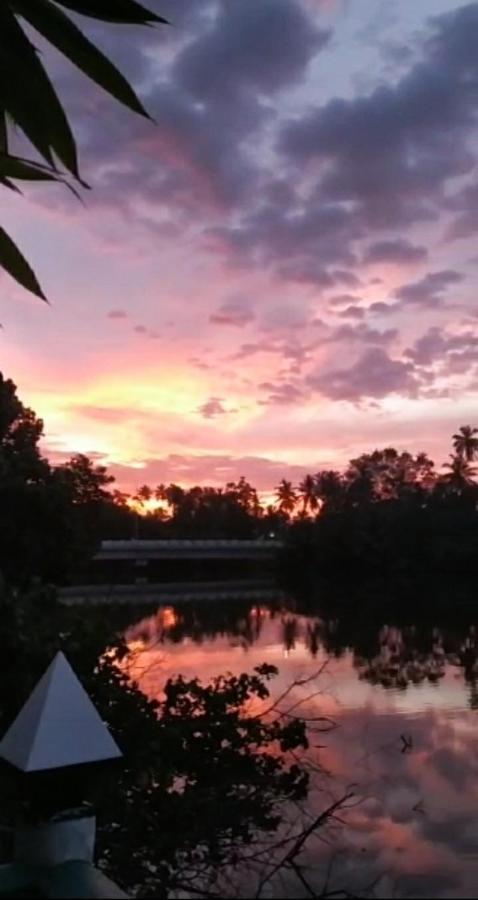 River Side Holiday Inn Weligama Exterior photo