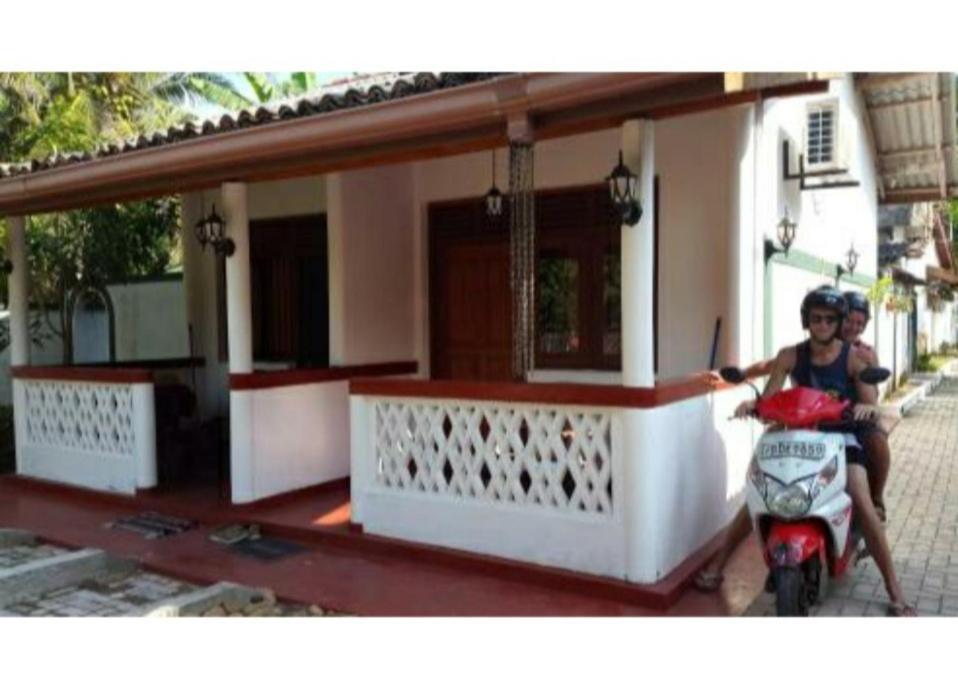 River Side Holiday Inn Weligama Exterior photo