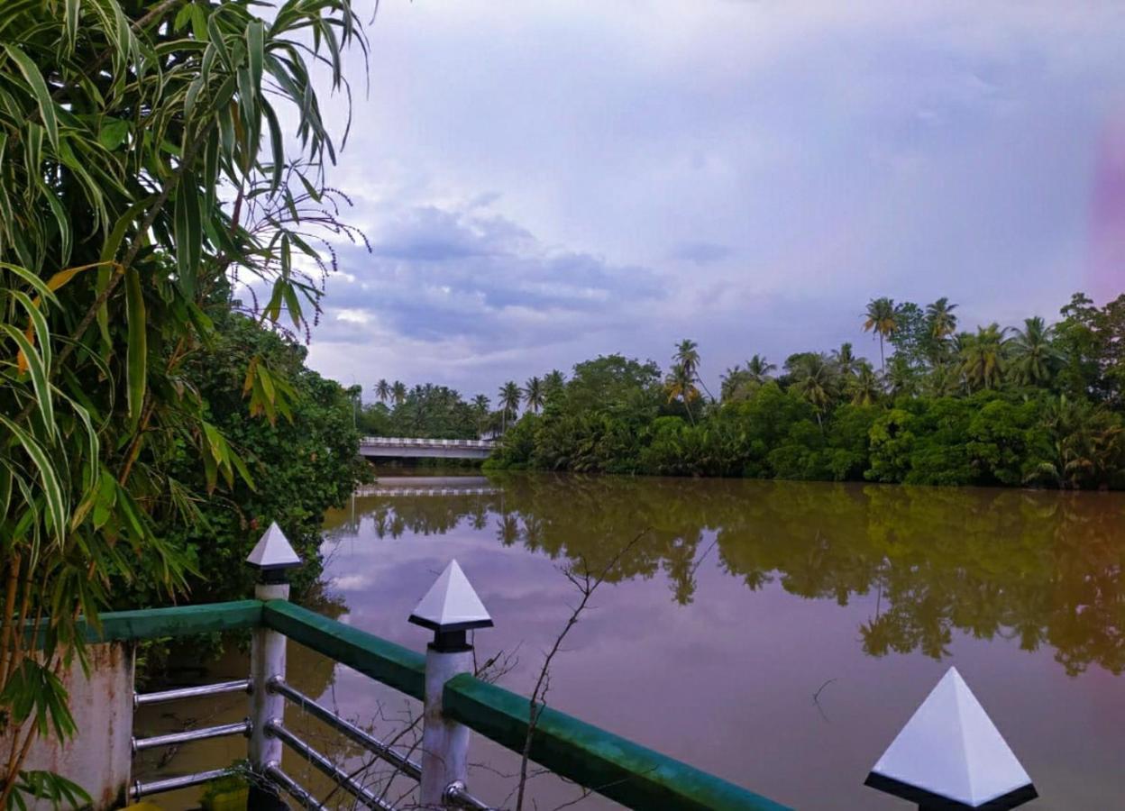 River Side Holiday Inn Weligama Exterior photo