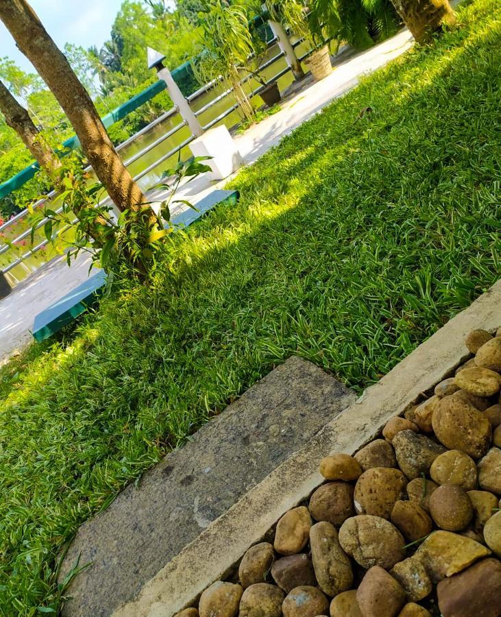 River Side Holiday Inn Weligama Exterior photo